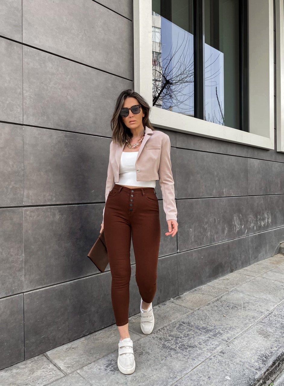 Kahverengi Düğme Detaylı Jean