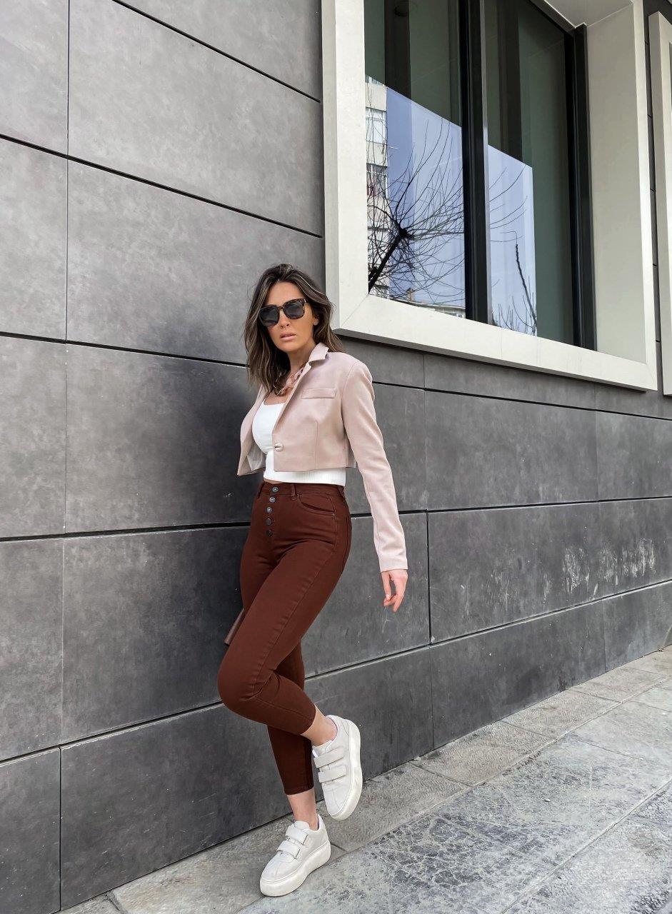 Kahverengi Düğme Detaylı Jean