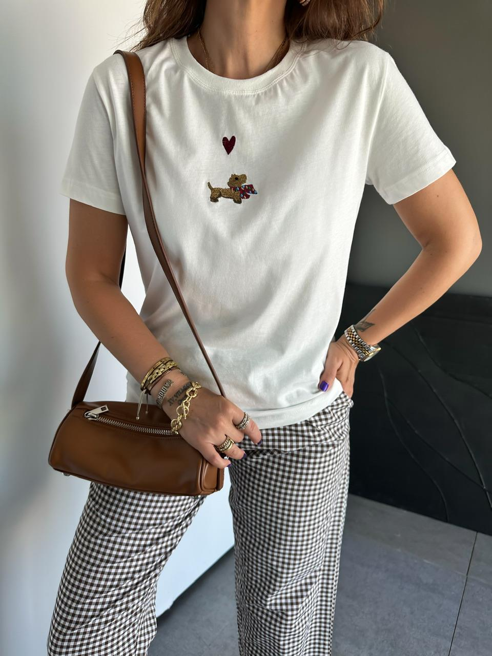 Kalpli Köpek İşlemeli Tshirt