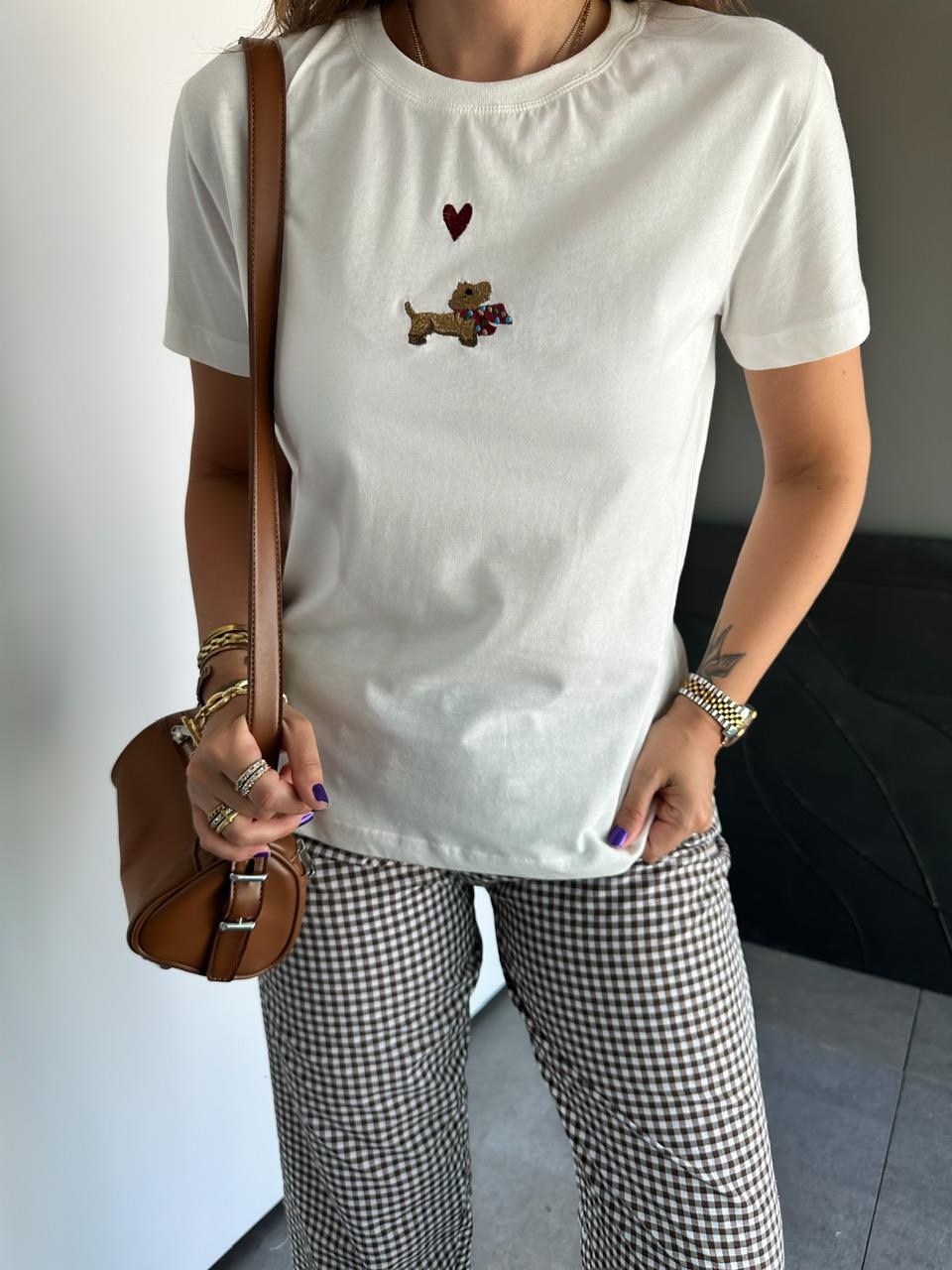 Kalpli Köpek İşlemeli Tshirt