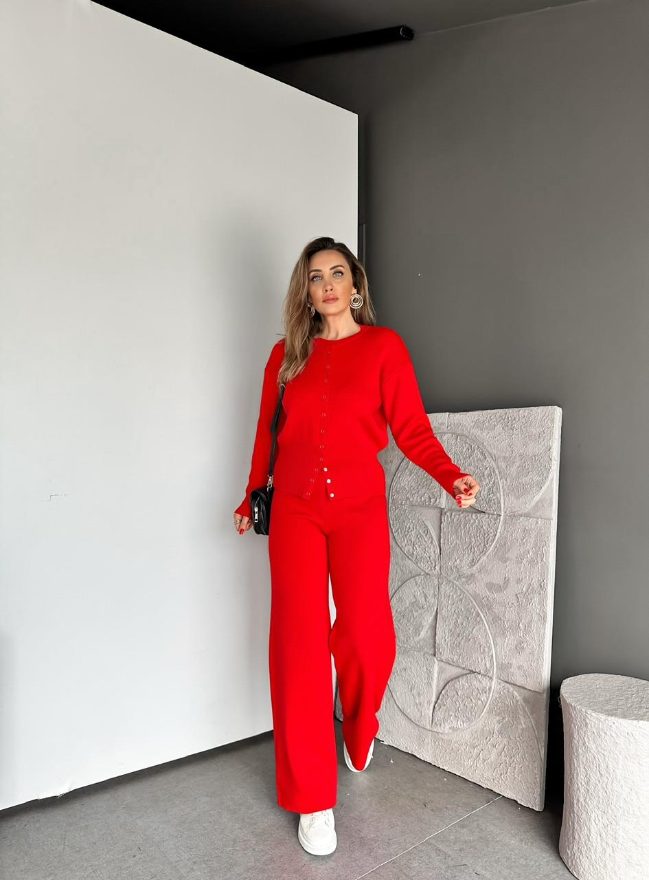 Kırmızı Çıtçıtlı Detaylı Triko Takım