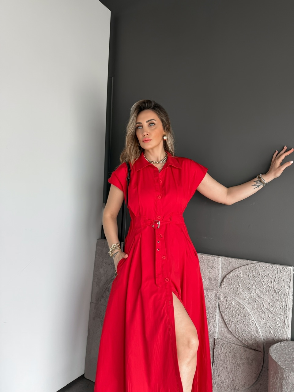 Kırmızı Düğmeli Beli Kemerli Poplin Elbise
