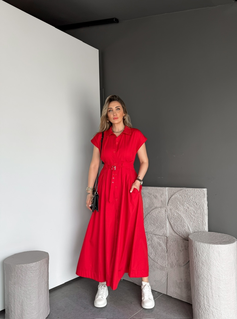 Kırmızı Düğmeli Beli Kemerli Poplin Elbise