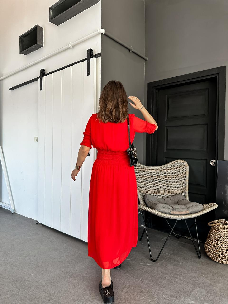 Kırmızı Düğmeli Beli Lastikli Elbise