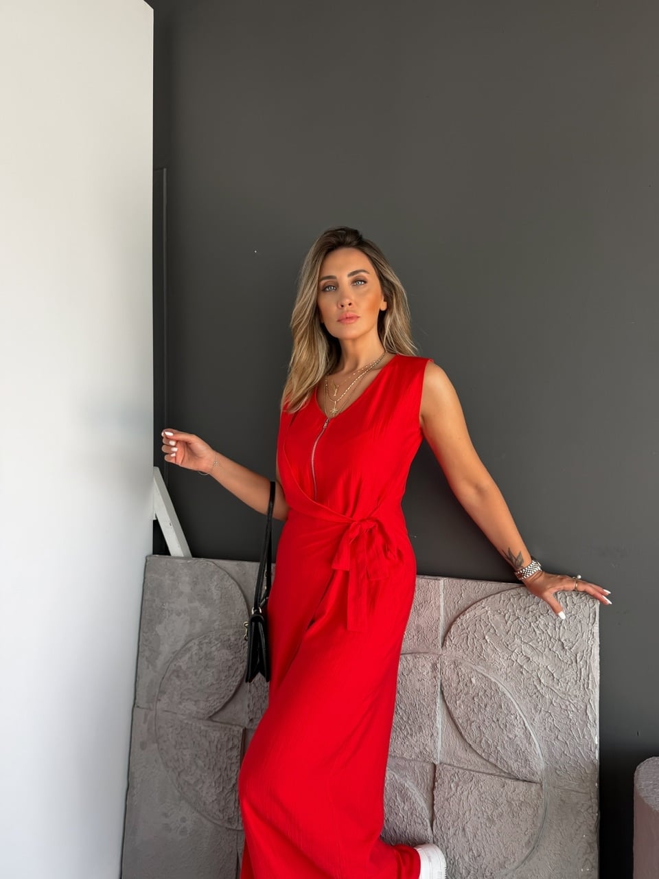 Kırmızı Fermuarlı Bağlamalı Tulum