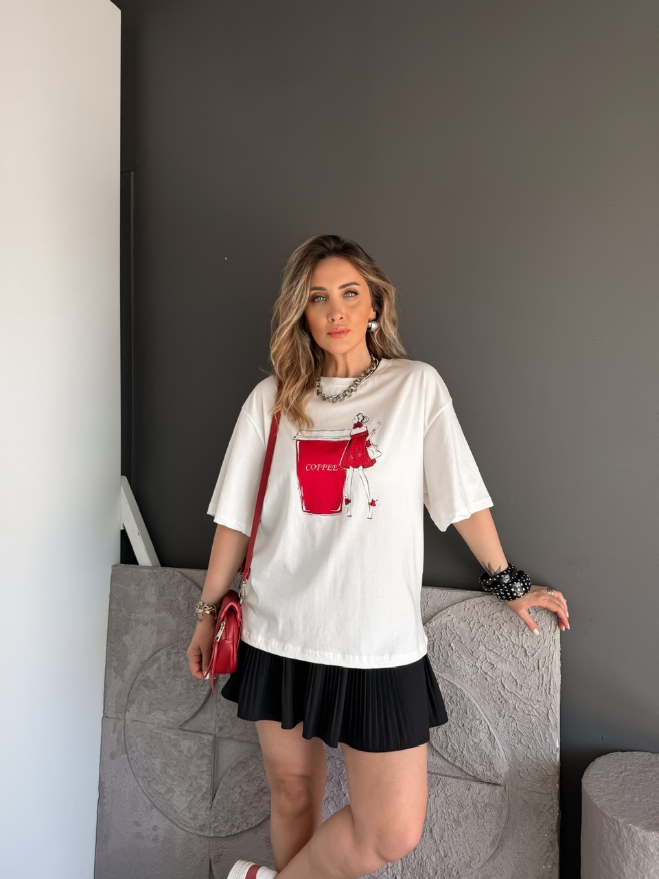 Kırmızı Kızlı Coffee Tshirt