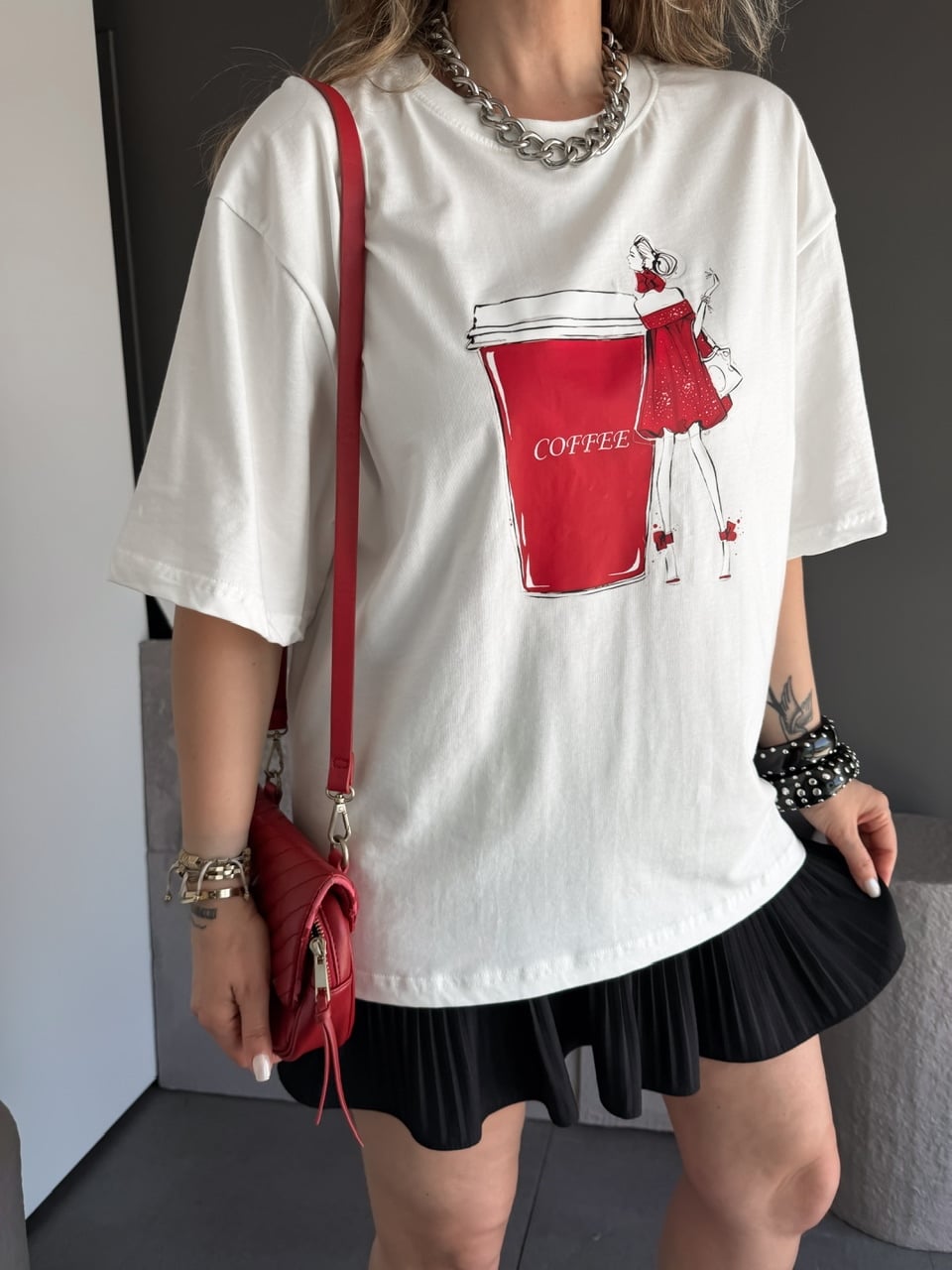 Kırmızı Kızlı Coffee Tshirt