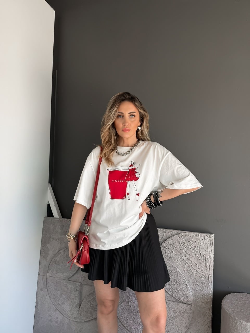 Kırmızı Kızlı Coffee Tshirt