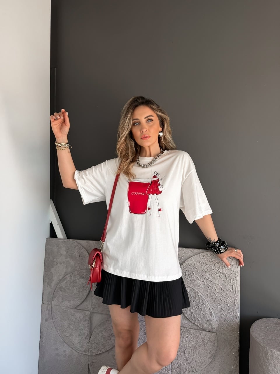 Kırmızı Kızlı Coffee Tshirt