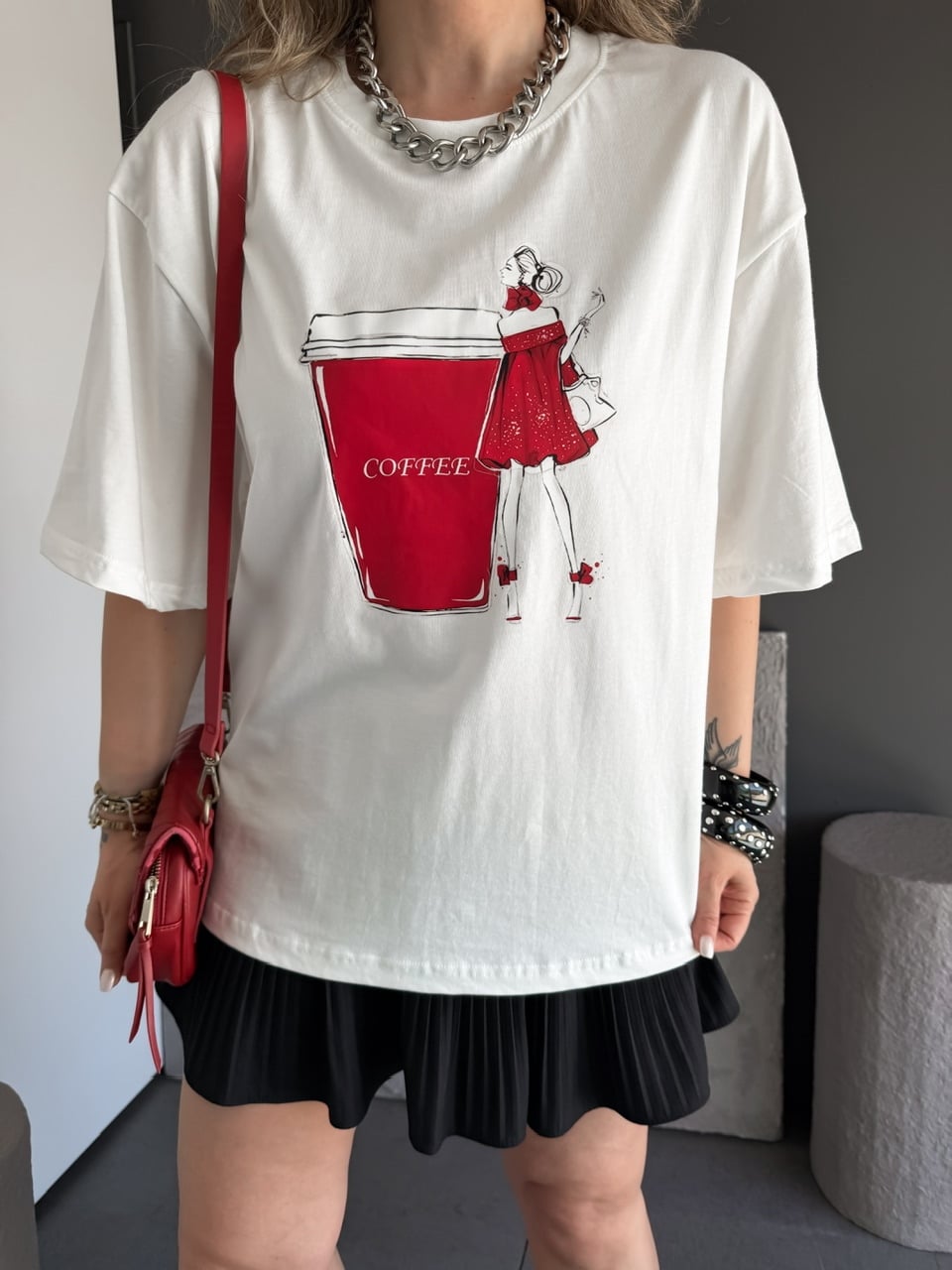 Kırmızı Kızlı Coffee Tshirt