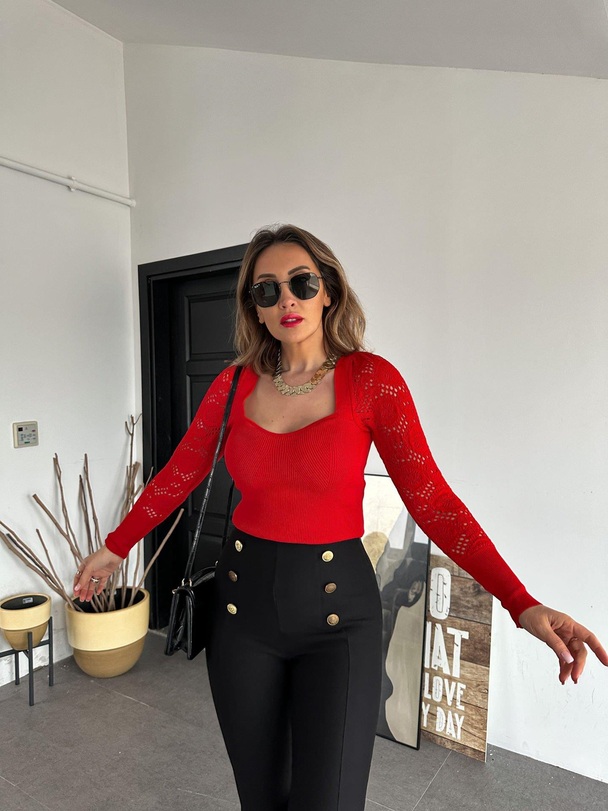 Kırmızı Kolları Ajurlu Triko
