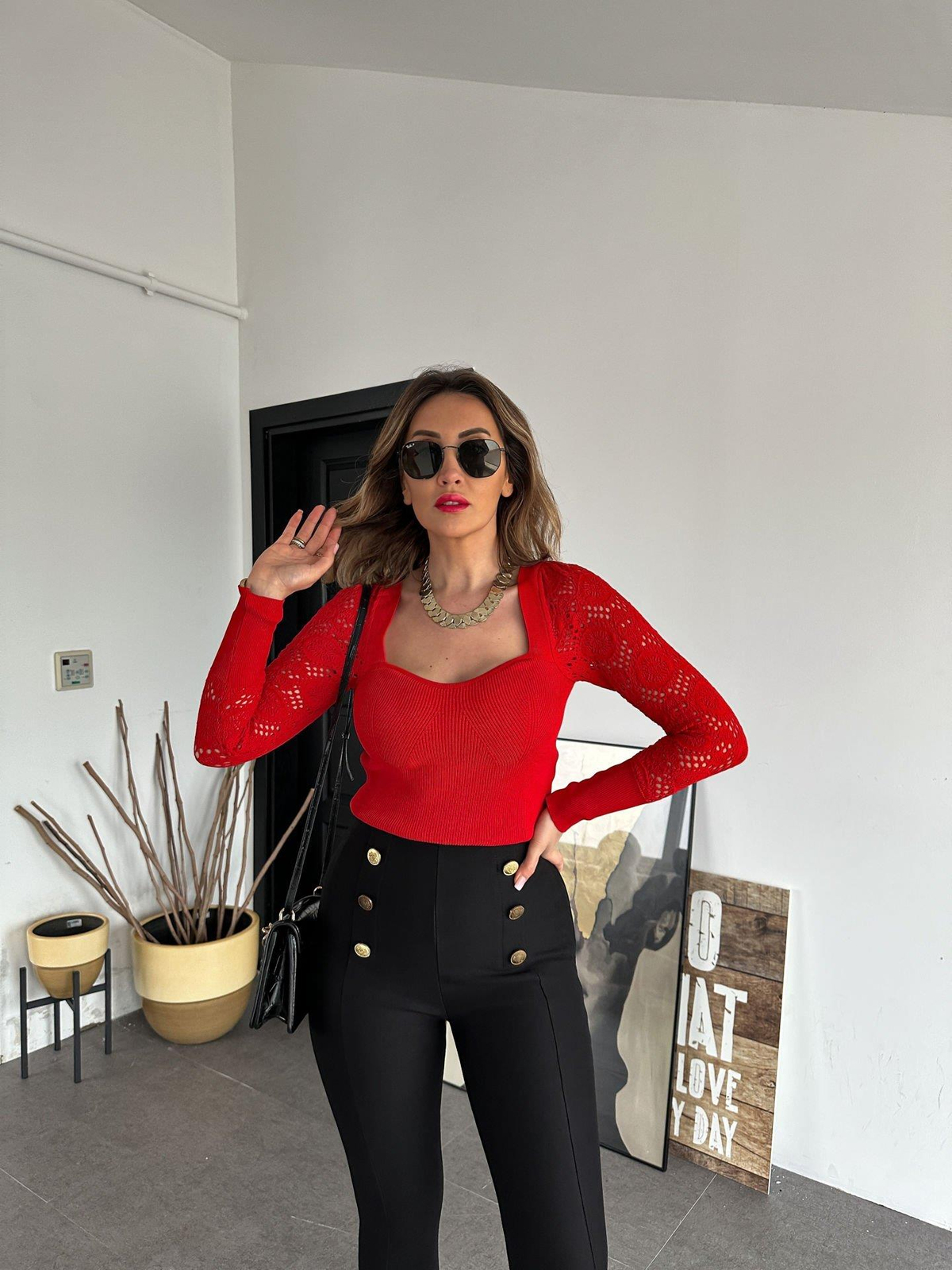 Kırmızı Kolları Ajurlu Triko