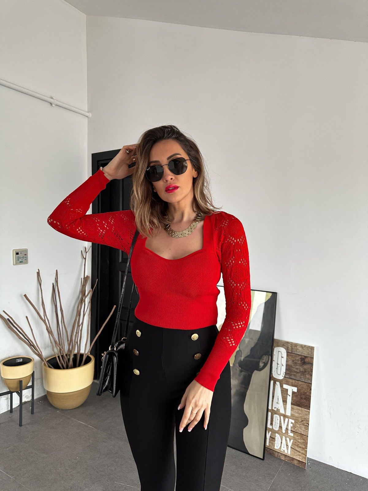 Kırmızı Kolları Ajurlu Triko