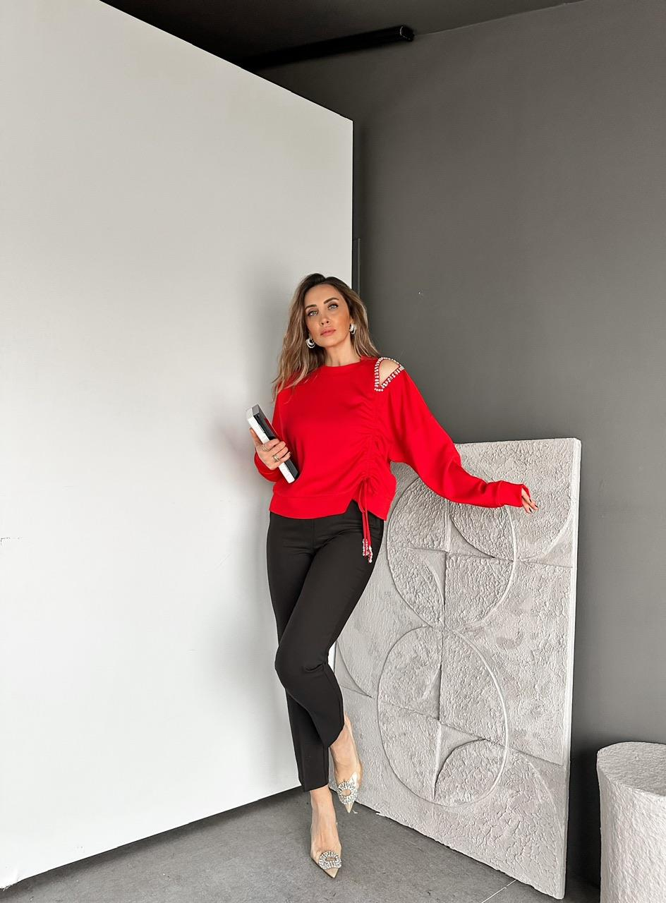 Kırmızı Omuz Dekolteli Taşlı Sweatshirt