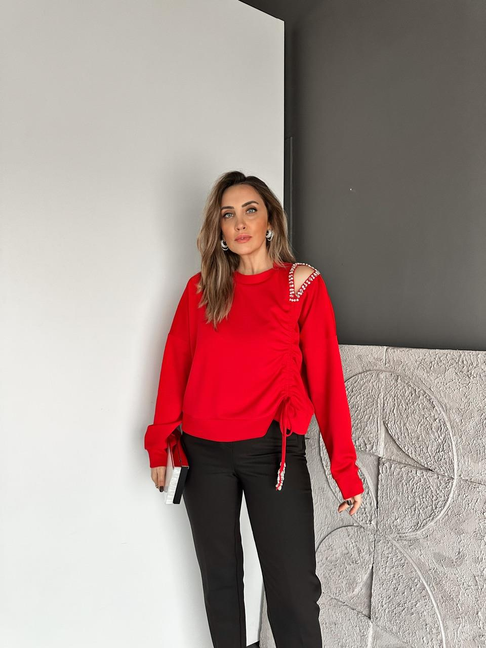 Kırmızı Omuz Dekolteli Taşlı Sweatshirt