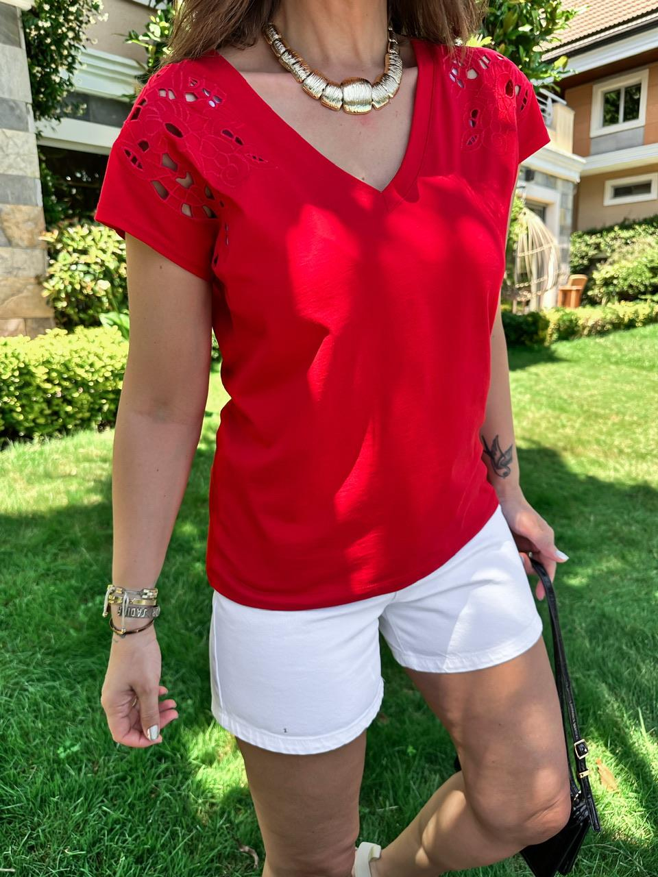 Kırmızı Omuzları Fistolu Orijinal Tshirt