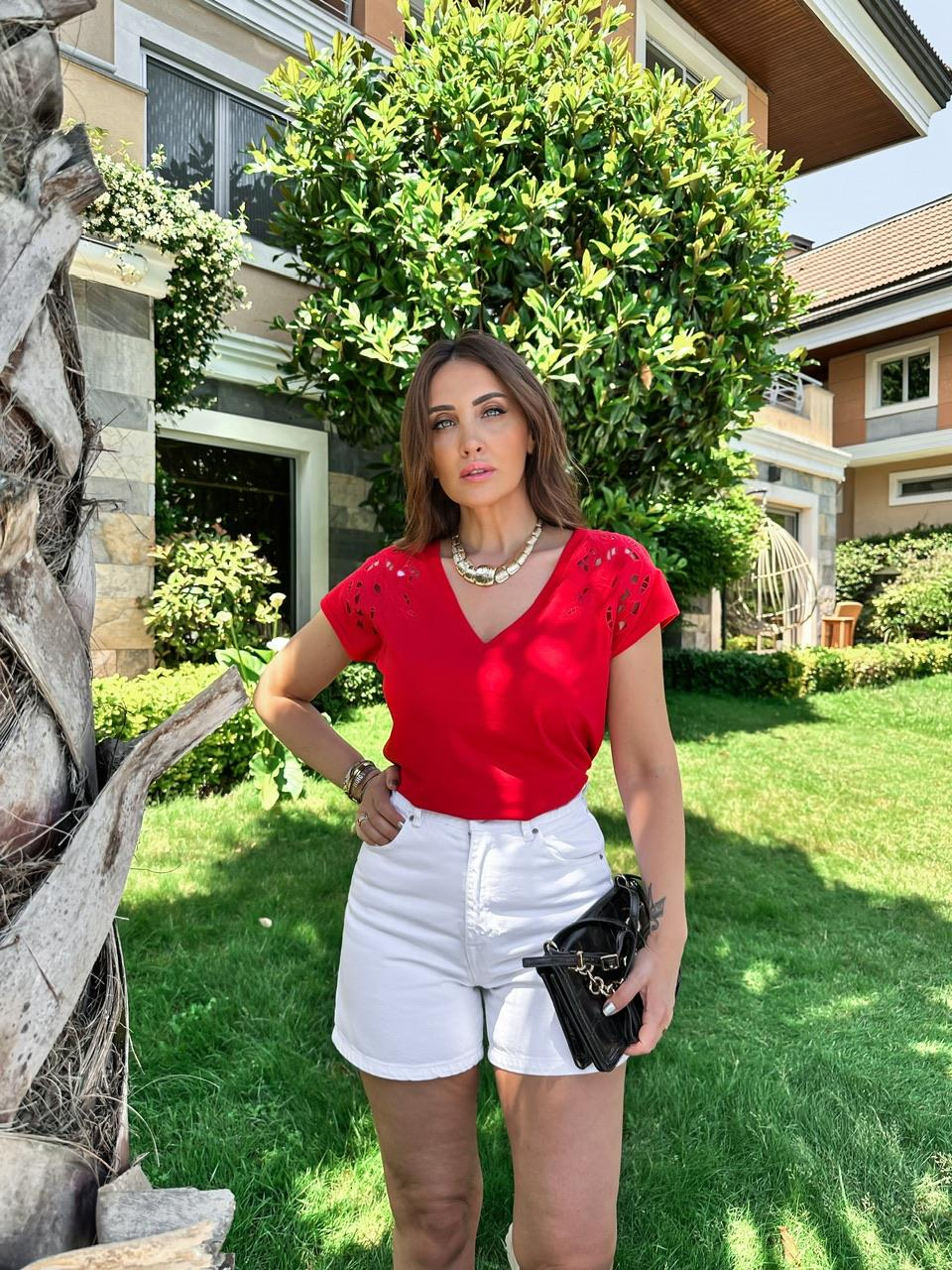 Kırmızı Omuzları Fistolu Orijinal Tshirt