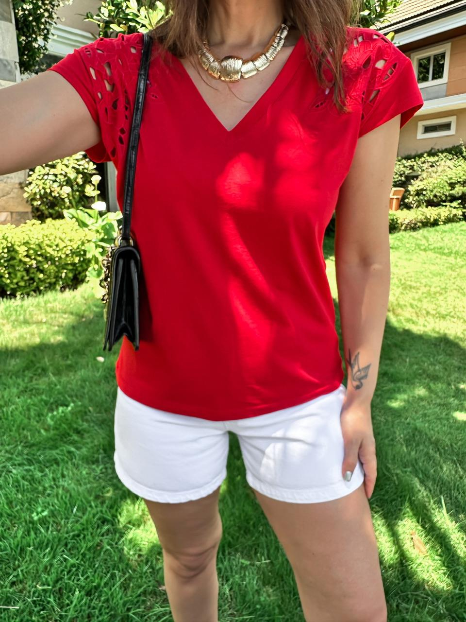 Kırmızı Omuzları Fistolu Orijinal Tshirt