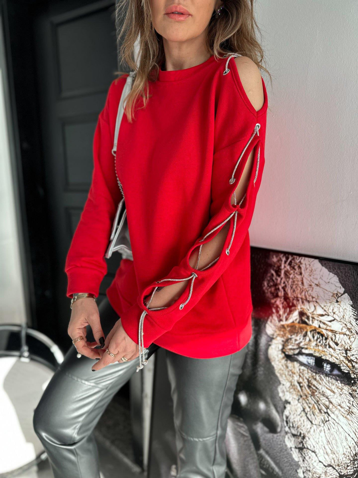 Kırmızı Tek Kolu İşlemeli Sweatshirt