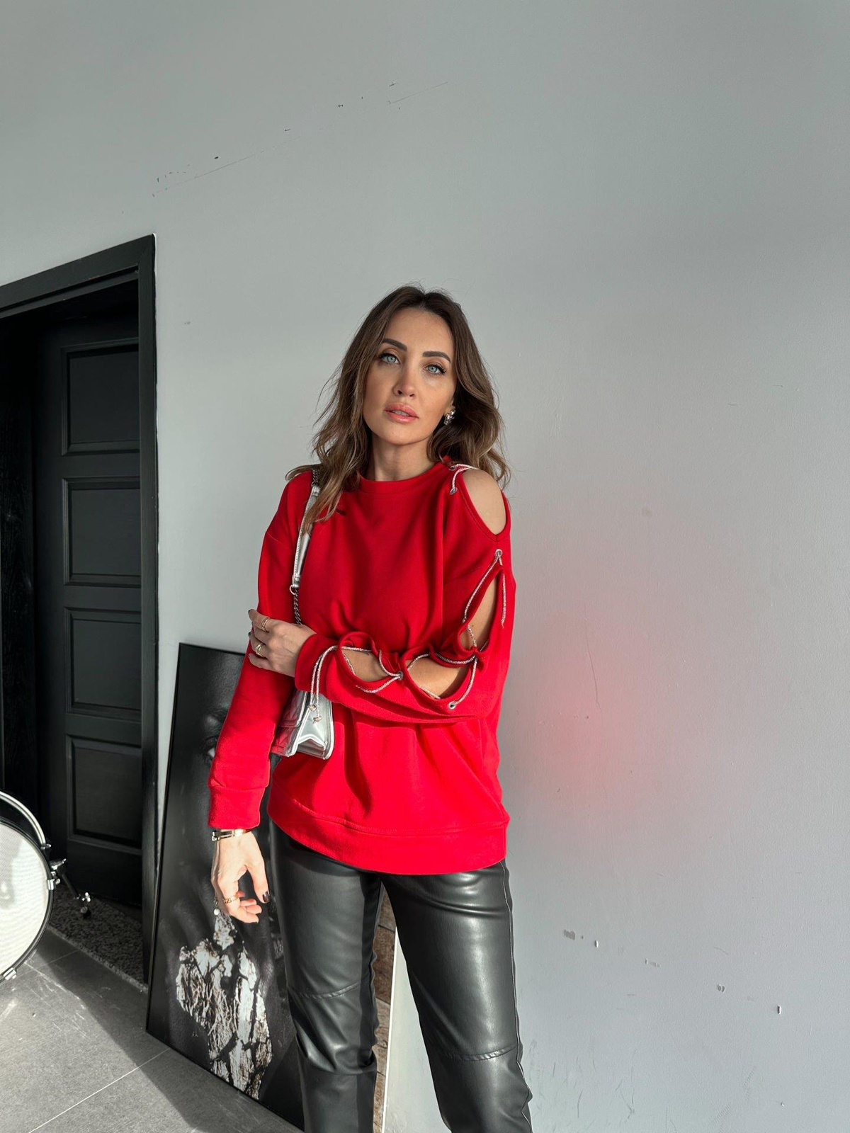 Kırmızı Tek Kolu İşlemeli Sweatshirt