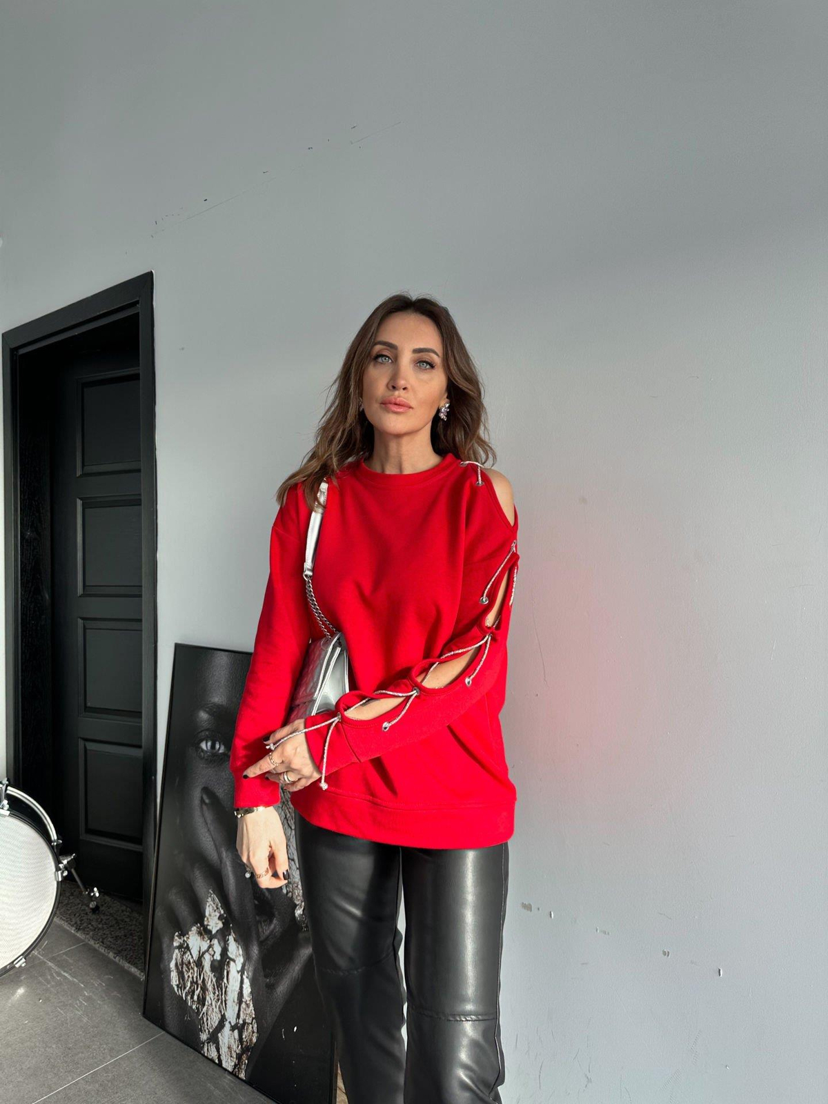 Kırmızı Tek Kolu İşlemeli Sweatshirt