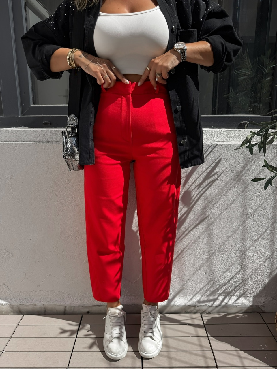 Kırmızı Yan Dikişli Spor Kesim Pantolon