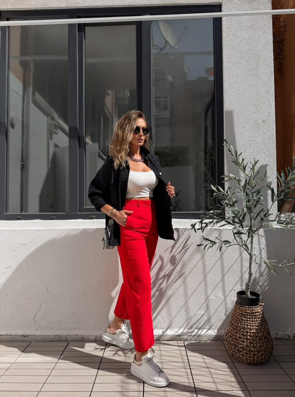 Kırmızı Yan Dikişli Spor Kesim Pantolon