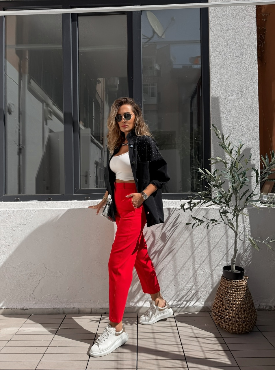 Kırmızı Yan Dikişli Spor Kesim Pantolon