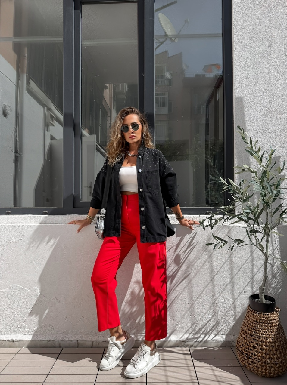 Kırmızı Yan Dikişli Spor Kesim Pantolon