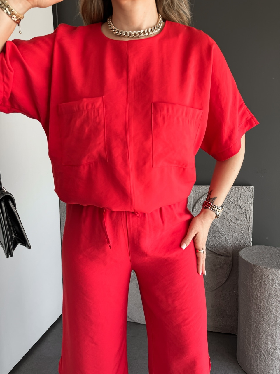Kırmızı Yırtmaç Detaylı Beli Büzgülü Takım