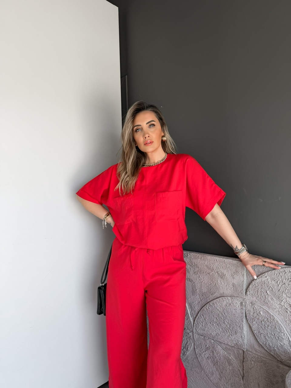 Kırmızı Yırtmaç Detaylı Beli Büzgülü Takım