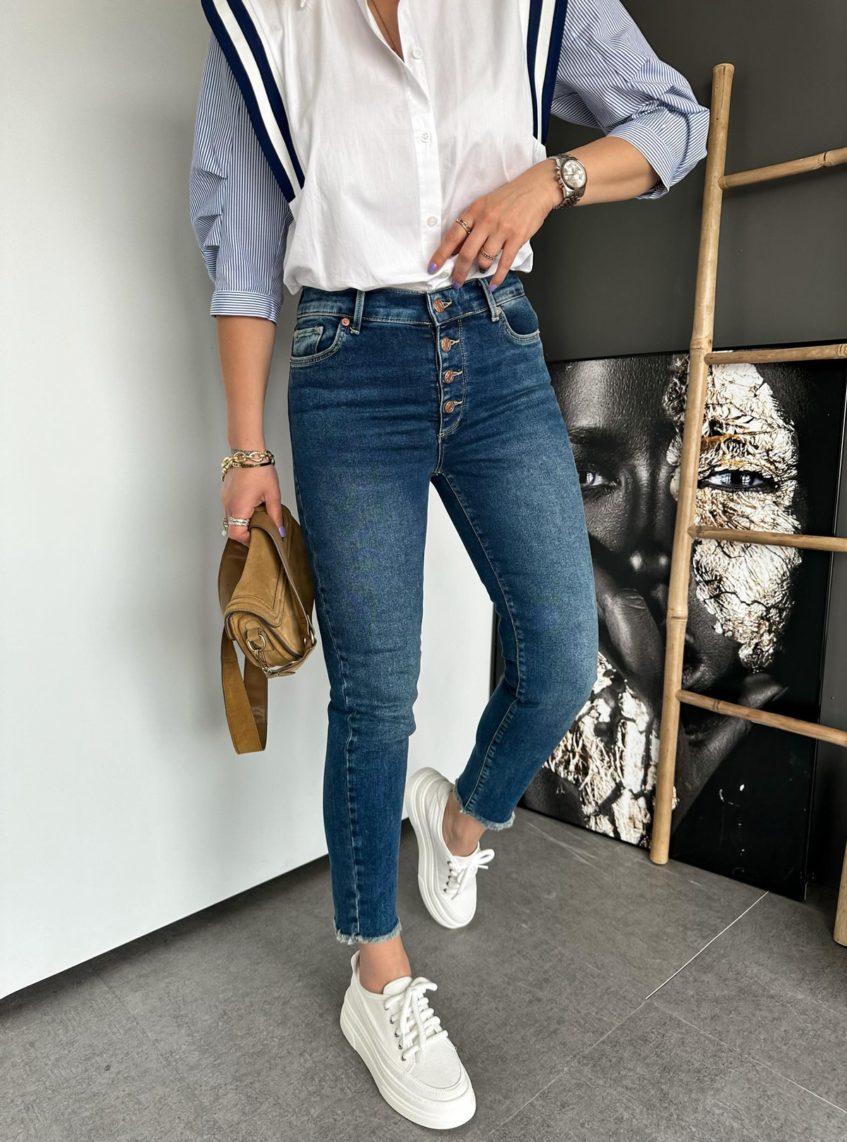 Koyu Mavi Düğmeli Jean