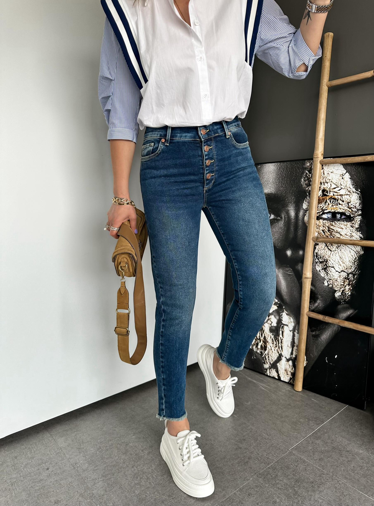 Koyu Mavi Düğmeli Jean