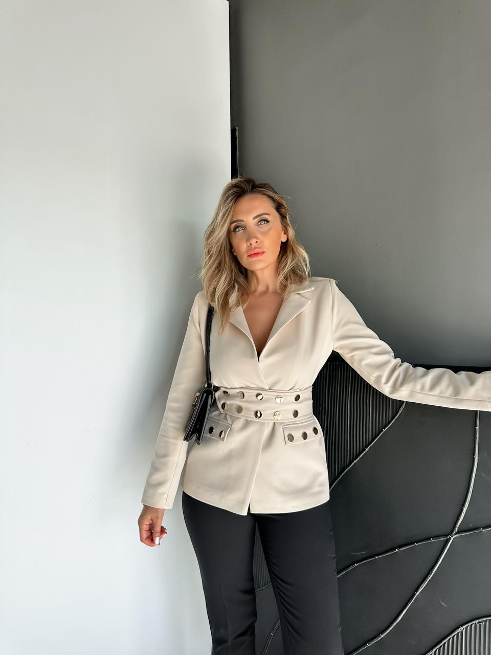 Krem Çıtçıt Detaylı Kuşaklı Blazer Ceket