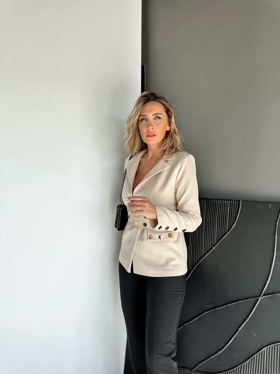 Krem Çıtçıt Detaylı Kuşaklı Blazer Ceket
