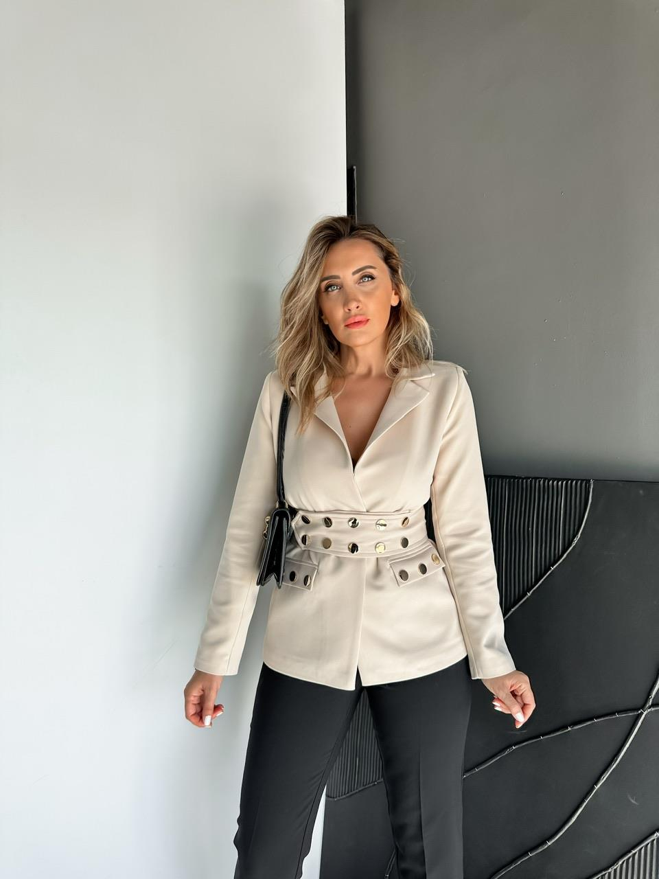 Krem Çıtçıt Detaylı Kuşaklı Blazer Ceket