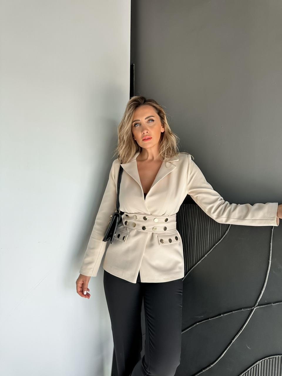 Krem Çıtçıt Detaylı Kuşaklı Blazer Ceket