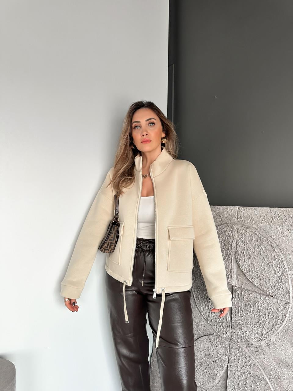 Krem Kapak Cepli Şardonlu Sweatshirt