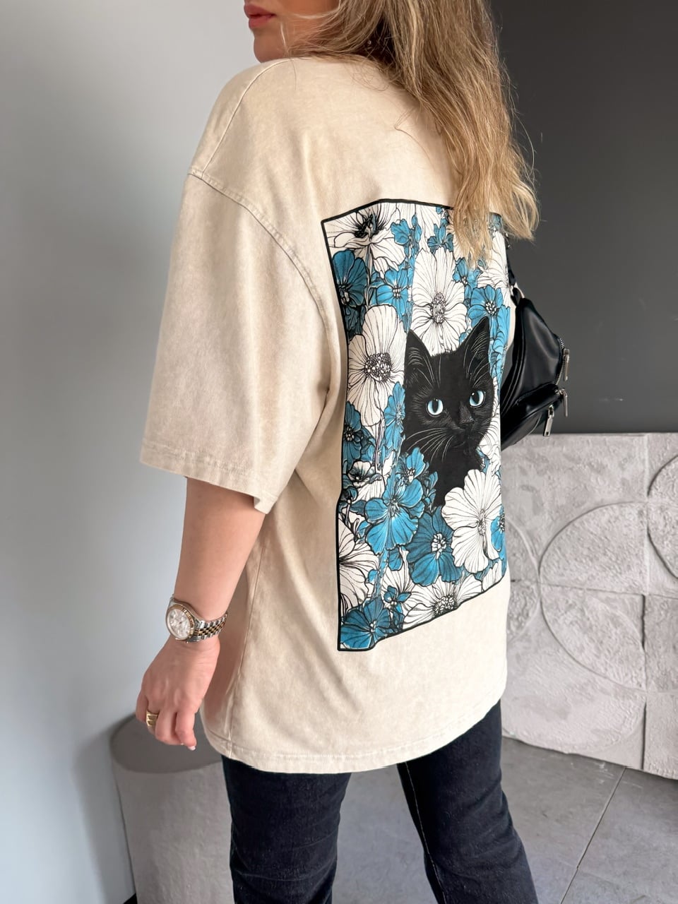 Krem Kedi Figürlü Yıkamalı Tshirt