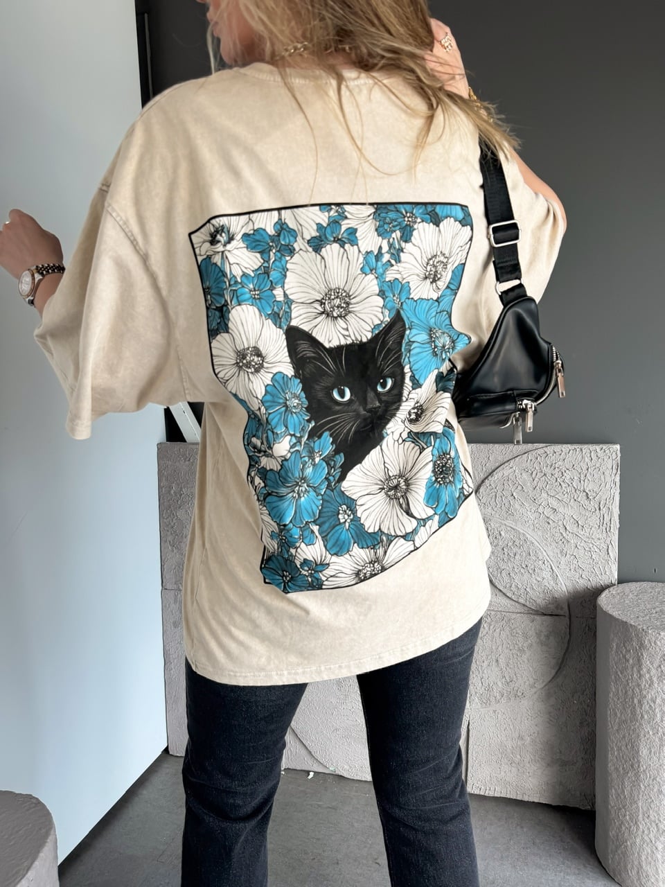 Krem Kedi Figürlü Yıkamalı Tshirt