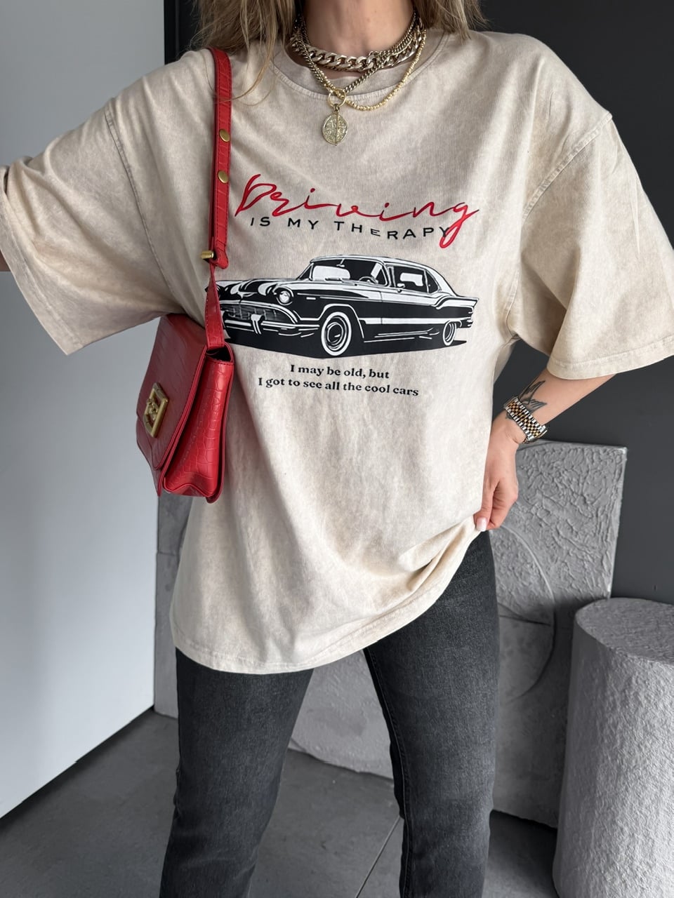 Krem Kırmızı Yazılı Arabalı Tshirt