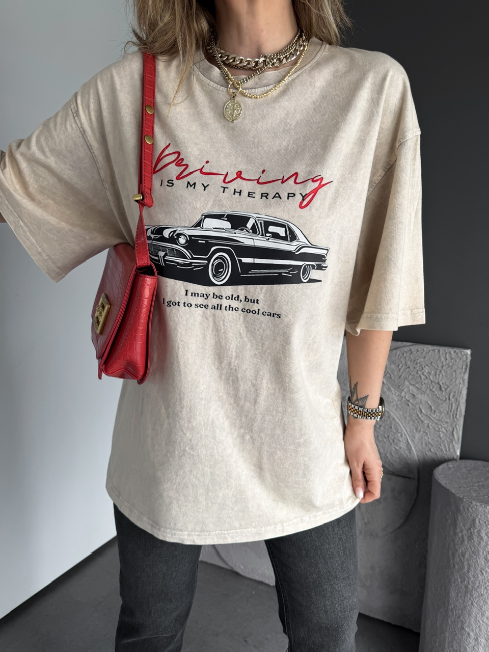 Krem Kırmızı Yazılı Arabalı Tshirt