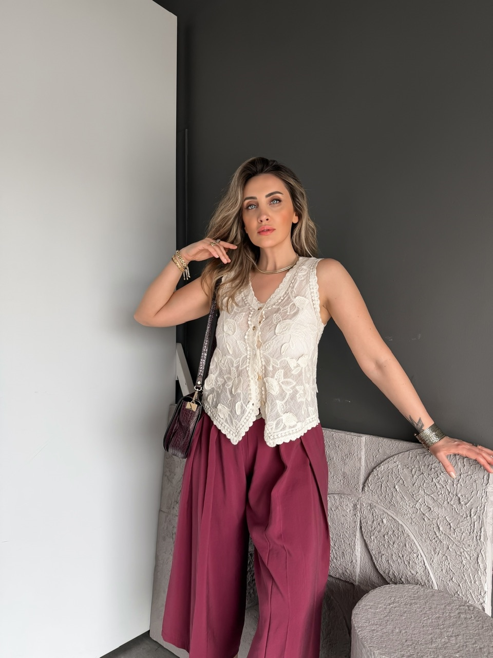Krem Nakışlı Fistolu Yelek