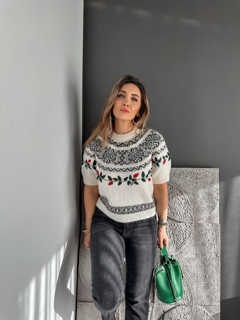 Krem Nakışlı Kısa Kollu Triko