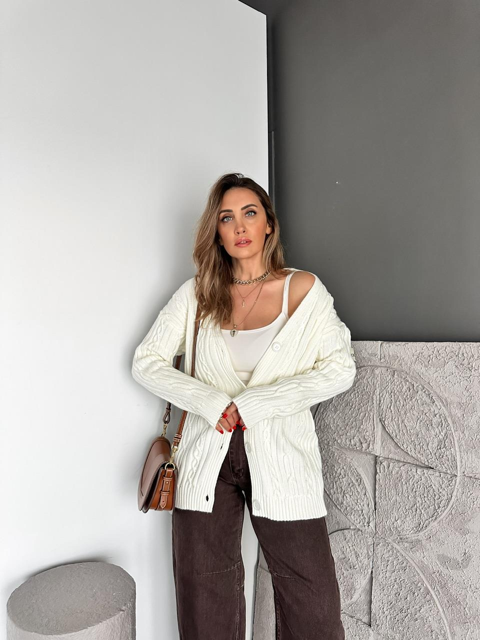 Krem Saç Örgülü Marka Model Hırka