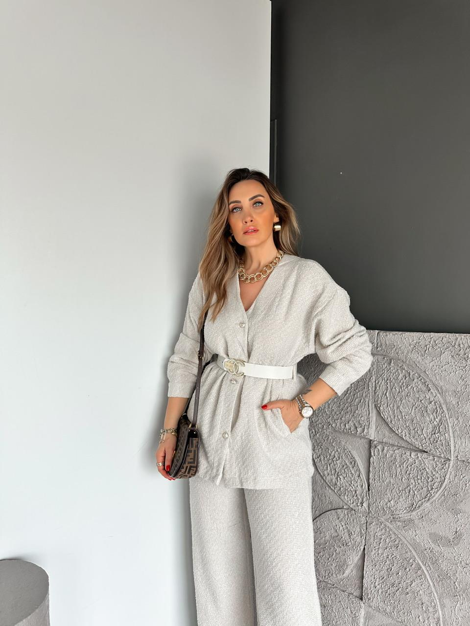 Krem Simli Marka Model Tüvit Takım