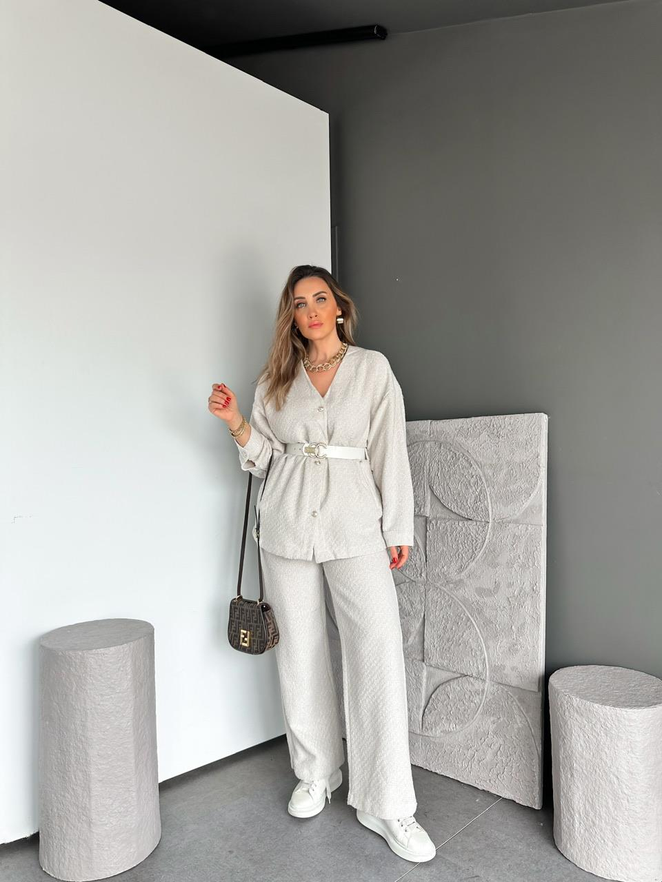 Krem Simli Marka Model Tüvit Takım