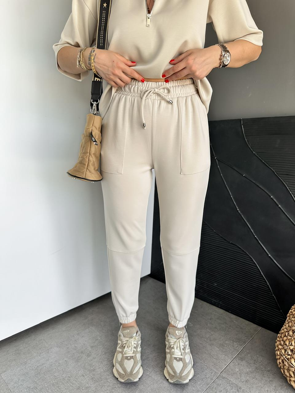 Krem Yaka Ve Paçası Fermuarlı Takım