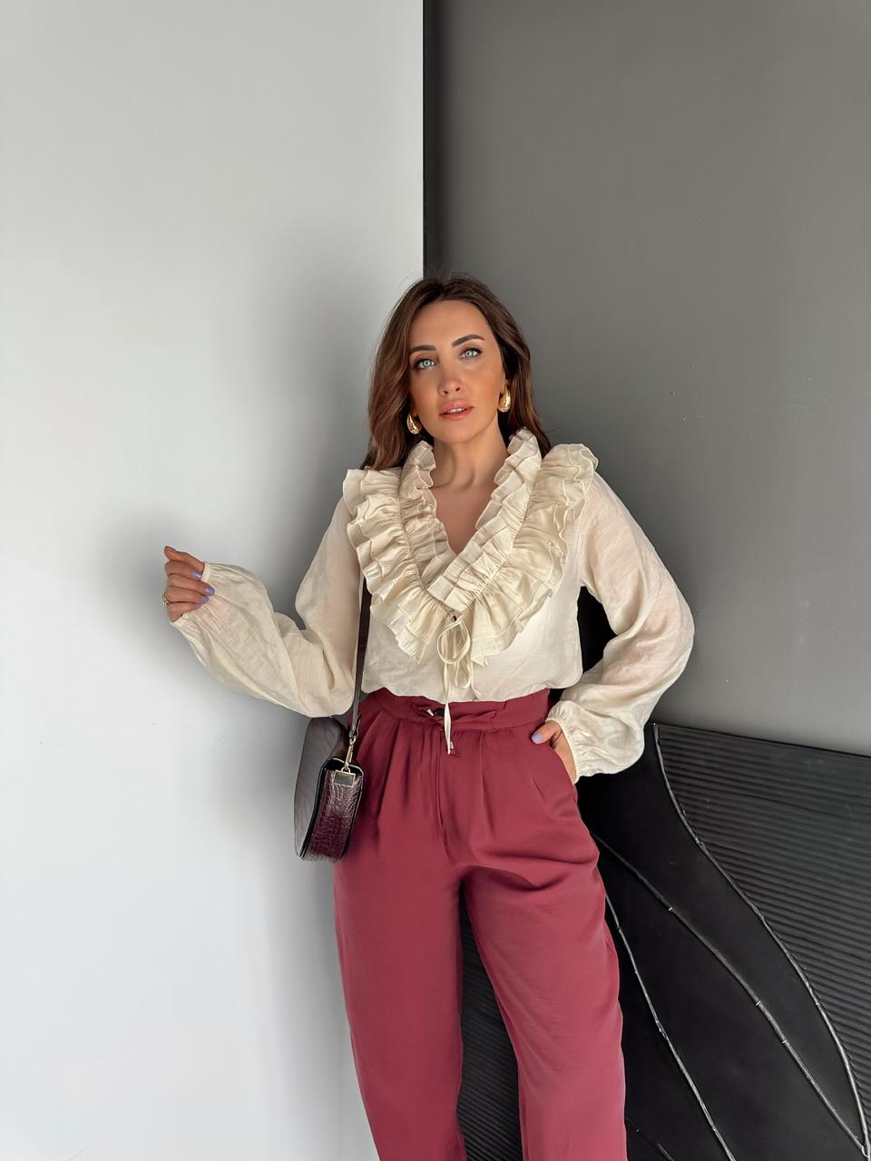 Krem Yakası Fırfırlı İpli Bluz