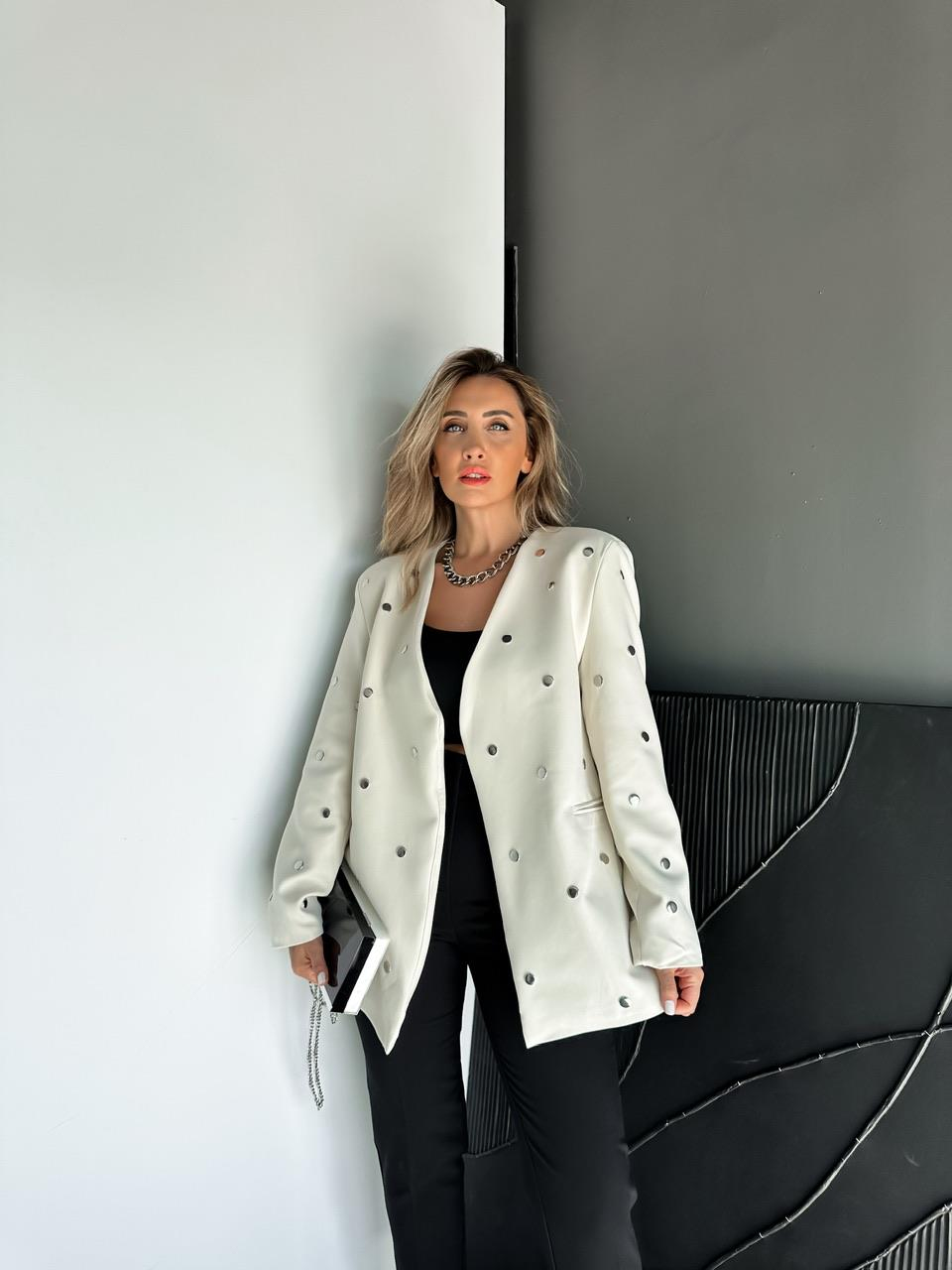 Krem Zımbalı V Yaka Tasarım Ceket
